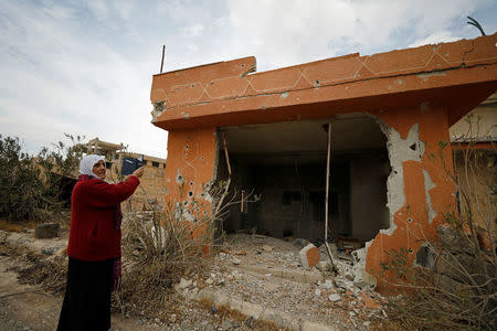 A Syrian woman is seen during an evacuation of rebels and civilians from Beit Jann, in Mogher al-Meer village, Syria December 29, 2017. REUTERS/Omar Sanadiki