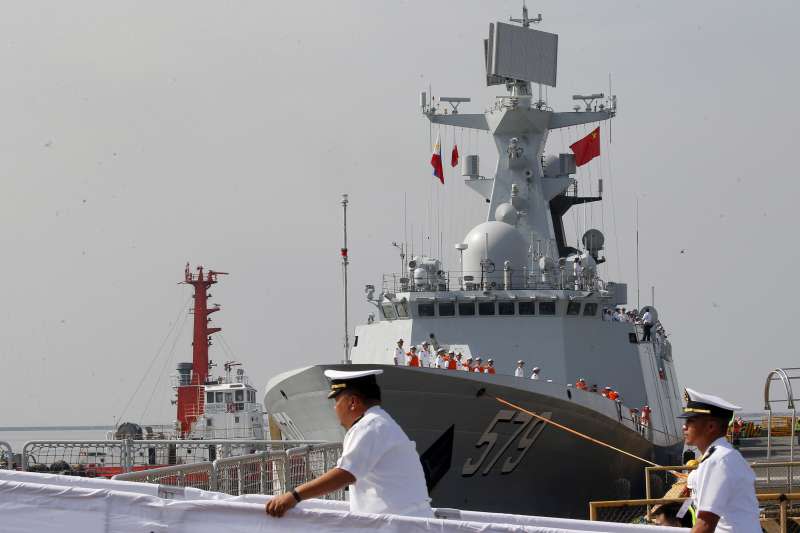 2019年1月17日，中共解放軍054A護衛艦停靠在菲律賓馬尼拉。(美聯社)