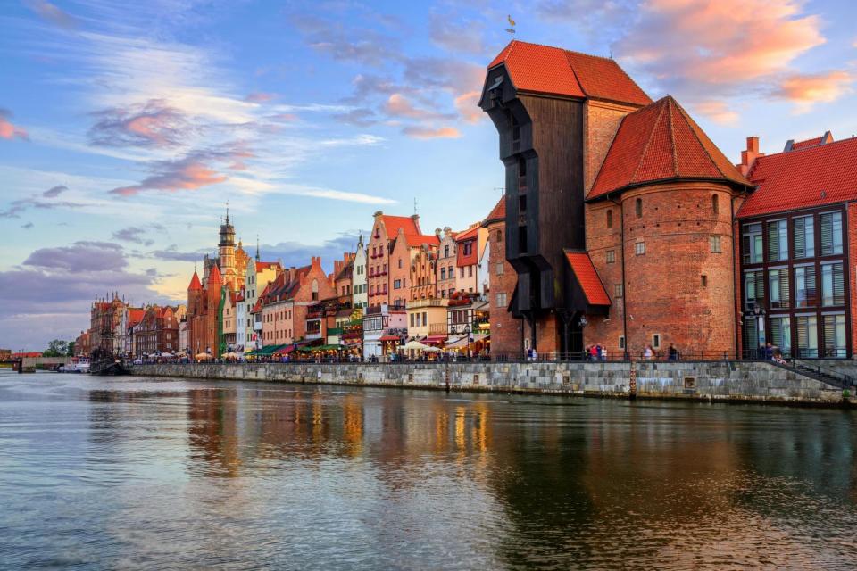 The waterfront facade of Gdansk(Shutterstock / Boris Stroujko)