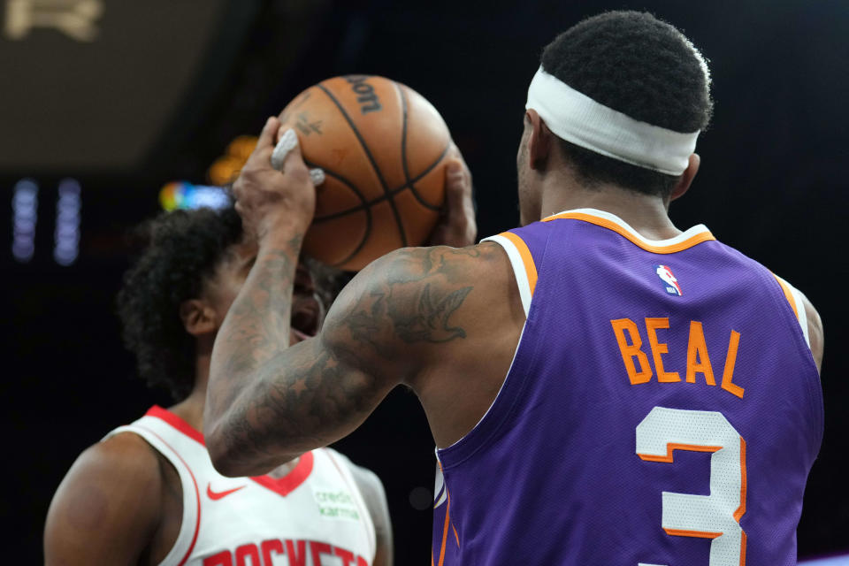 Phoenix Suns guard Bradley Beal (3) hits Houston Rockets guard Jalen Green (4) in the face with the ball during the second half at Footprint Center in Phoenix on March 2, 2024.