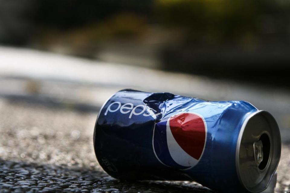 安迪喝可樂成癮，20多年來喝了21.9萬罐。（示意圖／Pixabay）