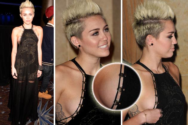 Miley Cyrus Busenblitzer Im Neckholder Kleid 