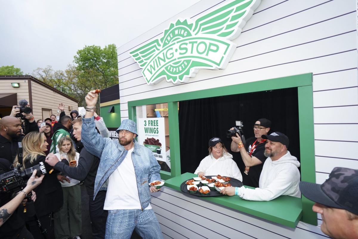 Wingstop defies the fast-food market downturn with a 5-year share price increase of 300% – and the NFL season is just around the corner