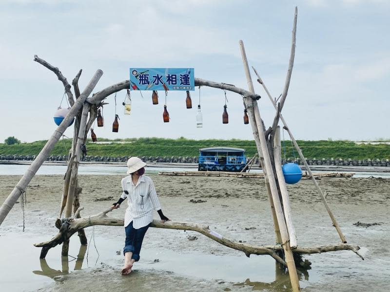 暑假沒梗包山包海　布袋海上巴士搶灘！