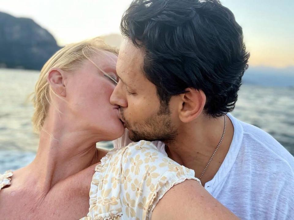 Sandra Lee Celebrates Birthday with ‘Romantic’ Sunset Cruise and Kiss from Boyfriend Ben Youcef