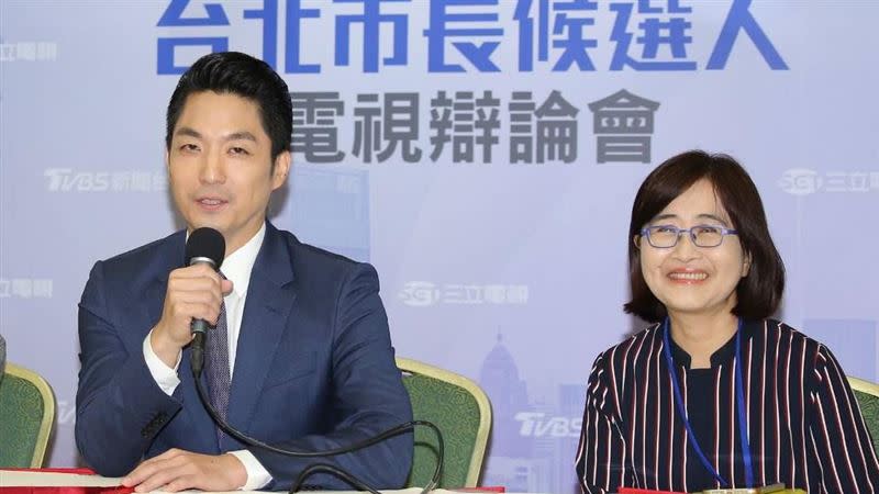 林奕華(右)上任副市長，北市府恐捲藍營2024風波？蔣萬安(左)：團隊攜手努力（圖／記者楊澍攝影）