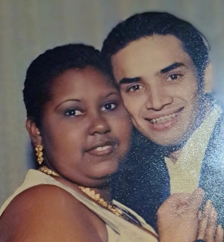 Zaida Torres' daughter, Liza, photographed with a singer in 1996, a year before she died.