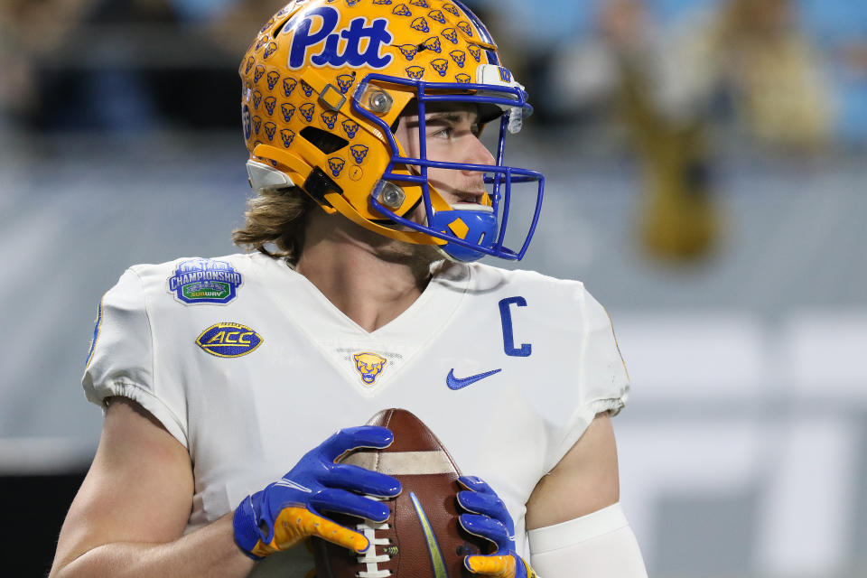 The Texans should resist any urge to draft a first-round QB, such as Pitt's Kenny Pickett, in 2022. (Photo by John Byrum/Icon Sportswire via Getty Images)