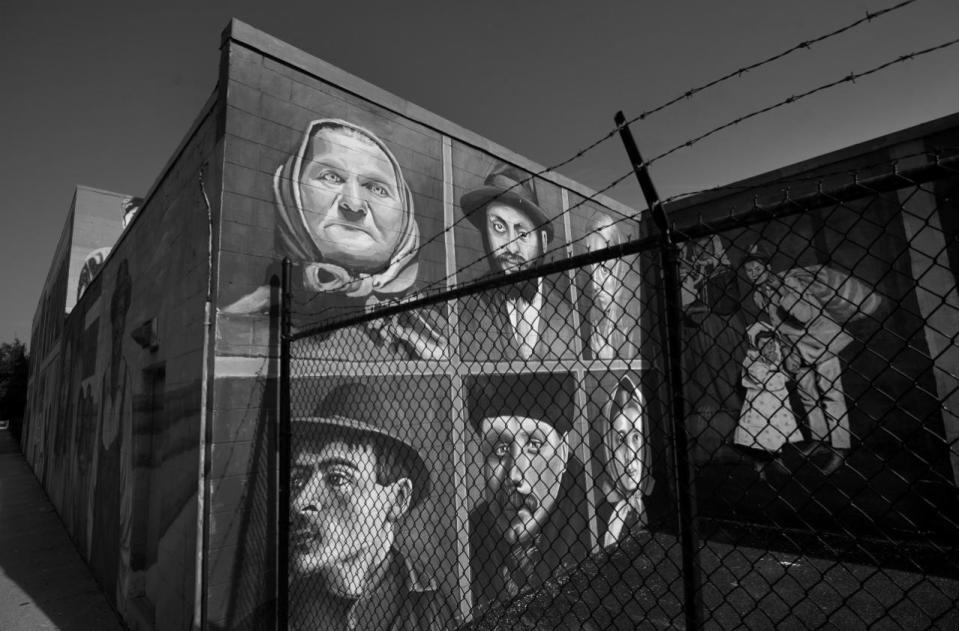 <p>Mural of immigrants outside of the Democratic National Convention Monday, July 25, 2016, in Philadelphia, PA.(Photo: Khue Bui for Yahoo News)</p>