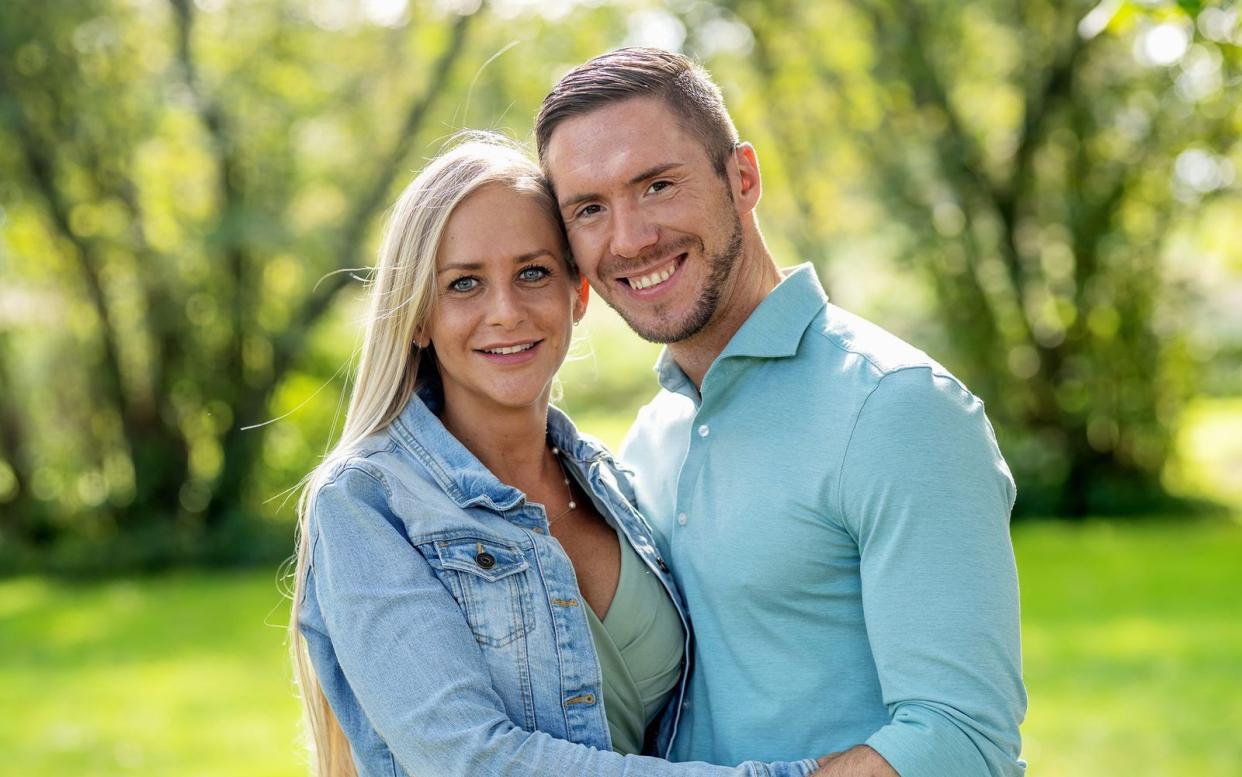 Lernten sich vor zwei Jahren bei "Bauer sucht Frau" kennen: Vanessa und Nils haben geheiratet. (Bild: RTL / friese.tv/Andreas Friese)