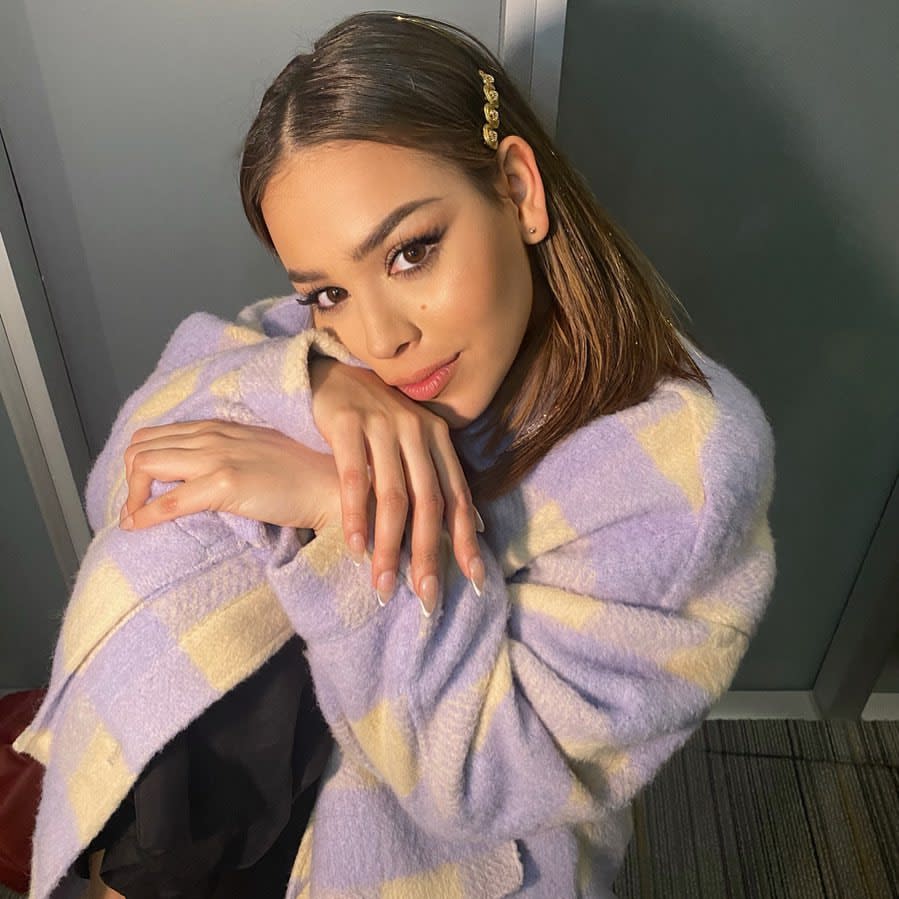 Danna Paola de "Elite" portant la veste Zara