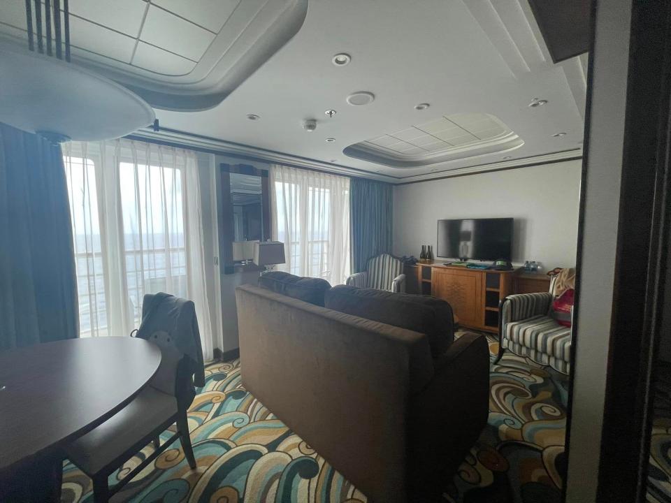 living room in concierge area