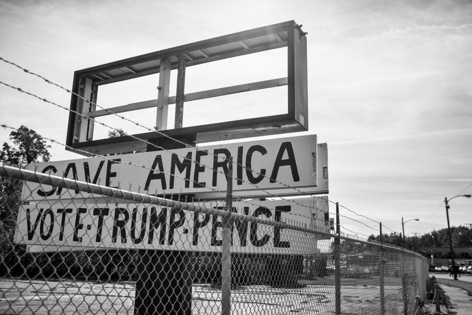 A sign promoting Republican Presidential candidate Donald Trump is posted off of Market St. in Youngstown, Ohio. (Photo: Angelo Merendino for Yahoo News)