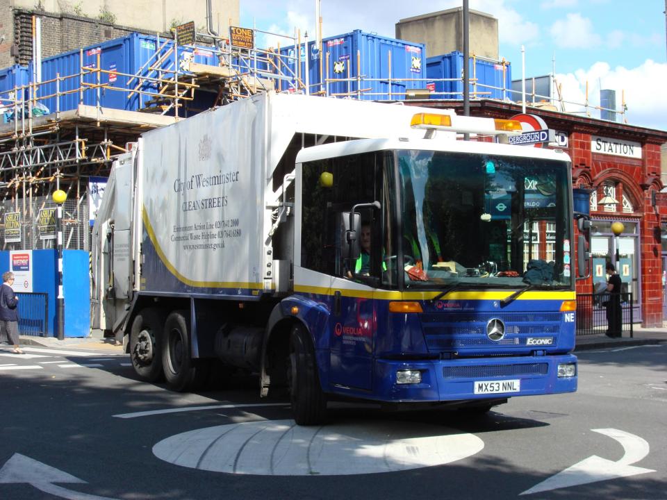 A City of Westminster waste collection truck (Oxyman/Wikimedia Commons)