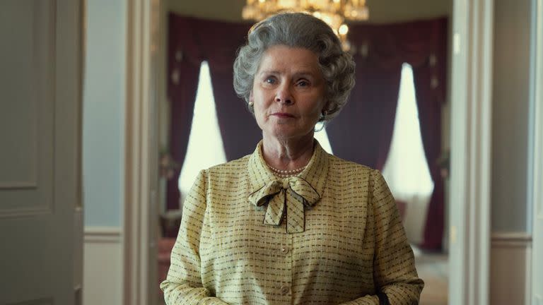 The Crown: revelan la primera foto de Imelda Staunton como la reina Isabel II