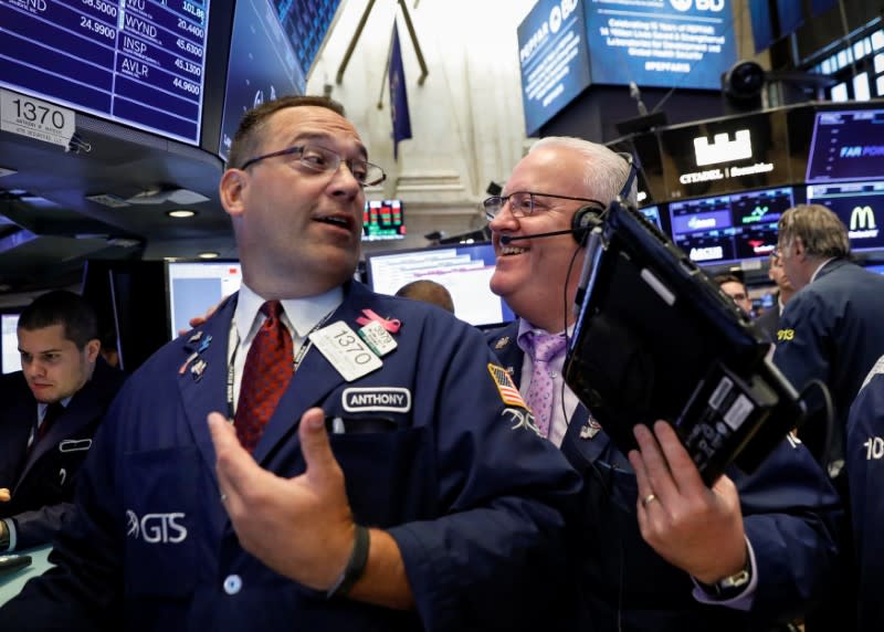 Traders work on the floor of the New York Stock Exchange (NYSE) in New York, U.S., July 11, 2018. REUTERS/Brendan McDermid