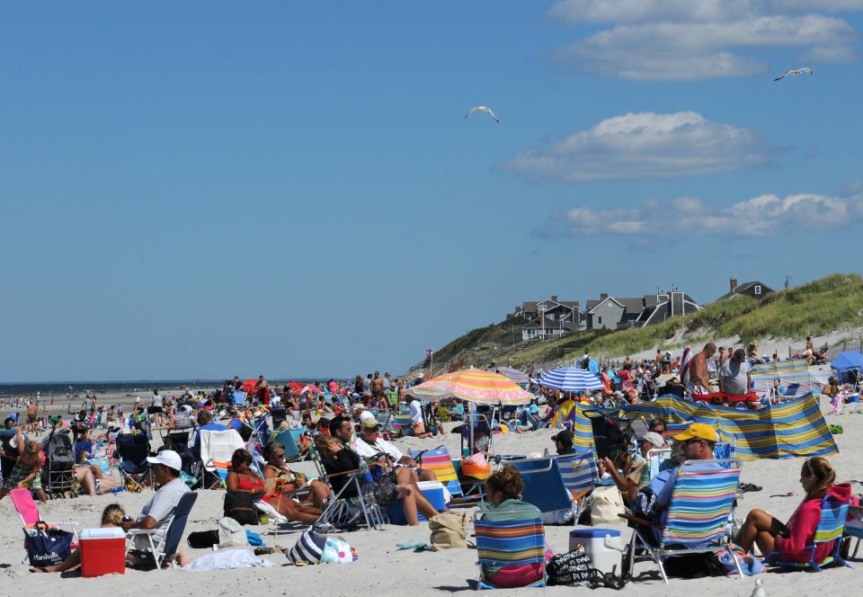 A Labor Day weekend scene from Mayflower Beach in Dennis in 2010. The 2023 Labor Day weekend forecast also looks like a winner.