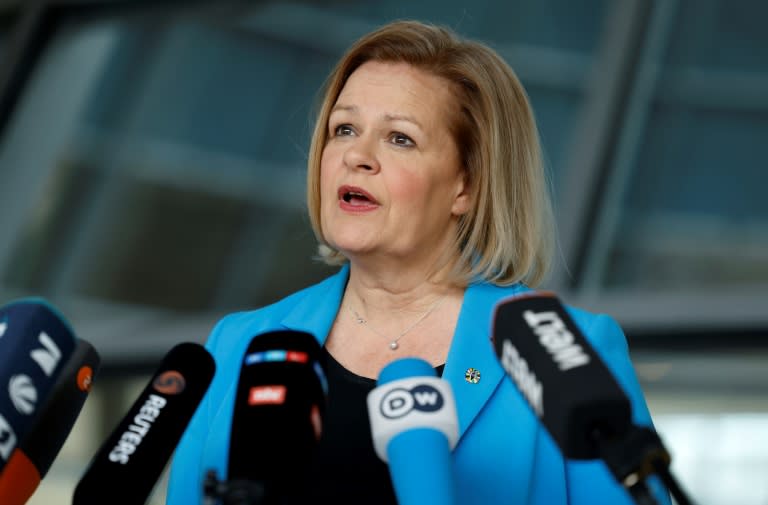 Nach dem tödlichen Messerangriff von Mannheim will Bundesinnenministerin Nancy Faeser (SPD) "möglichst schnell" Klarheit darüber, ob schwere Straftäter nach Afghanistan abgeschoben werden können. Sie lasse das "seit mehreren Monaten intensiv prüfen". (Odd ANDERSEN)