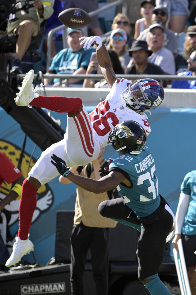 Giants fend off Jaguars to improve to 6-1