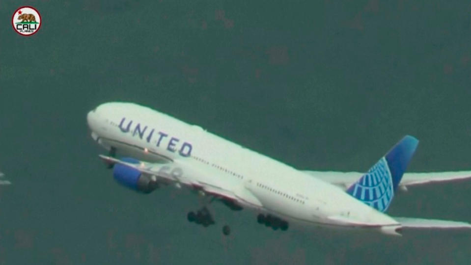 2024年3月7日，美國聯合航空一架客機自舊金山國際機場起飛不久後，左起落架掉落一枚輪胎，砸中地面車輛。美聯社