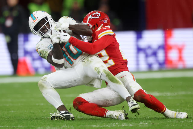 Chiefs to play Dolphins on Saturday night in first exclusively