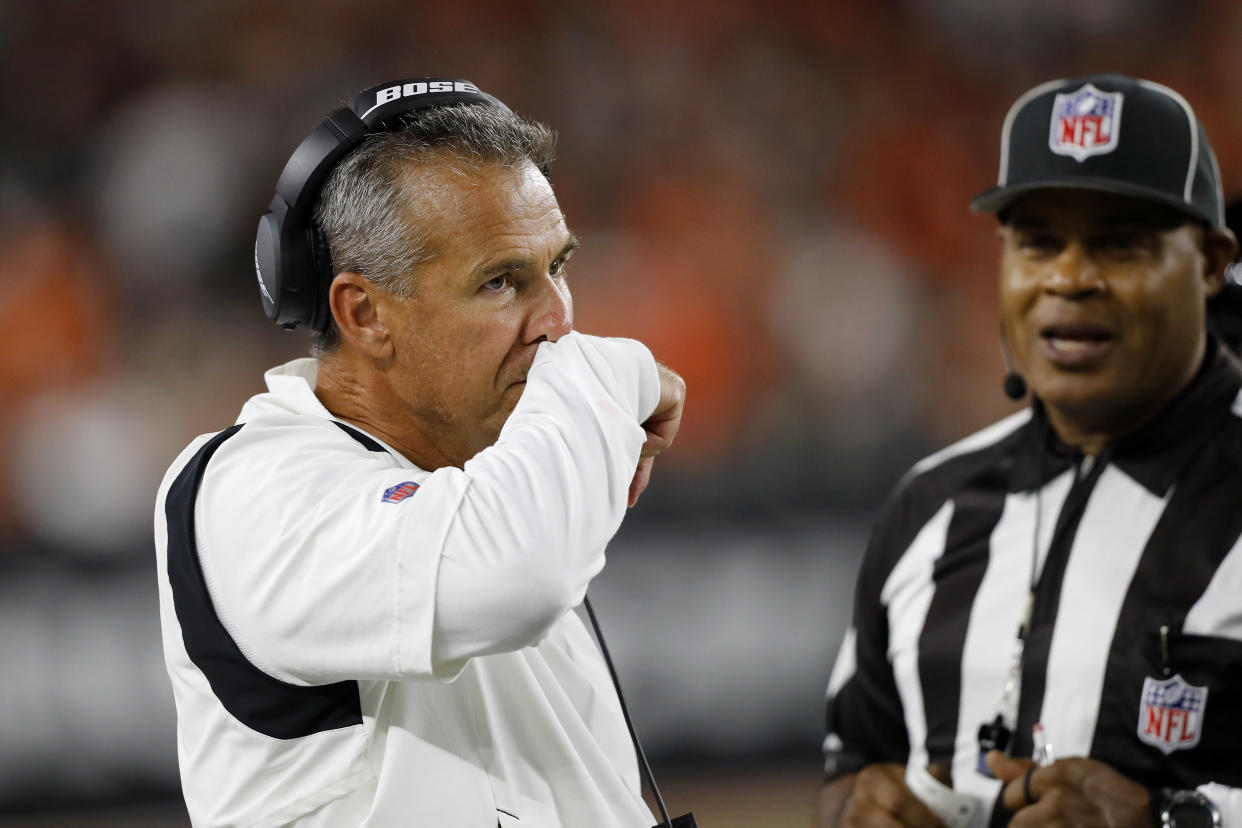 La prensa considera Urban Meyer un malhumorado director técnico, pero esta vez tuvo que salir a disculparse con su equipo y su familia por <strong>un video viral que inundó las redes sociales</strong>. (Foto: USA TODAY Sports)