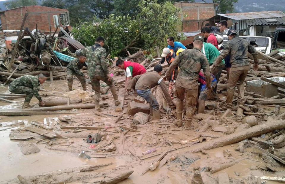 Colombia intensifica la búsqueda de víctimas por una avalancha