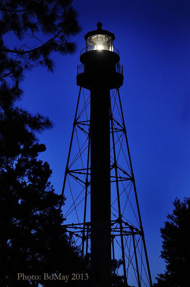 Crooked River Lighthouse at evening.