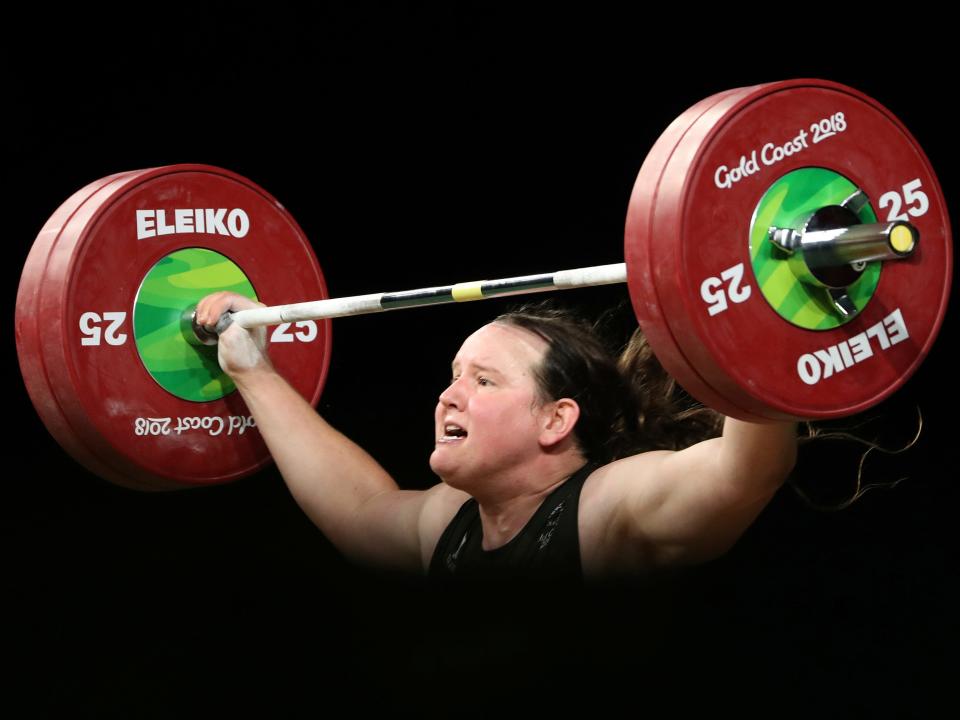 laurel hubbard lifting barbell above head