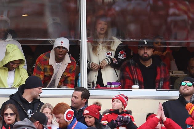 Taylor Swift Gives Stadium Worker HUGE Tip Following Chiefs Game