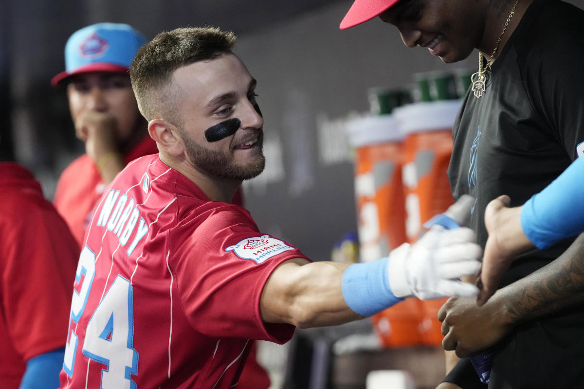 López a triple shy of cycle, Norby drives in 3 and Marlins bounce back with 9-5 win over Phillies