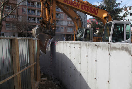 Bulldozers demolish a wall following weeks of tensions between Kosovo and Serbia, in the ethnically divided town of Mitrovica, Kosovo February 5, 2017. REUTERS/Hazir Reka