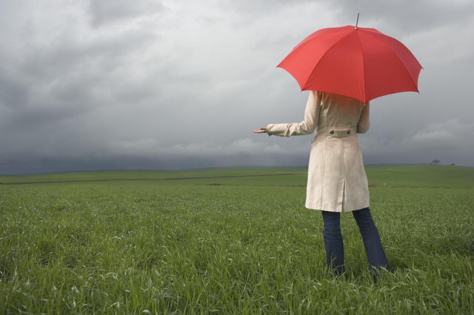 Knapp die Hälfte der Deutschen gibt an, an Wetterfühligkeit zu leiden (Bild: Getty)