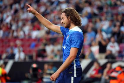 The underwhelming Mix Diskerud keeps getting called up by Klinsmann. (Getty Images)