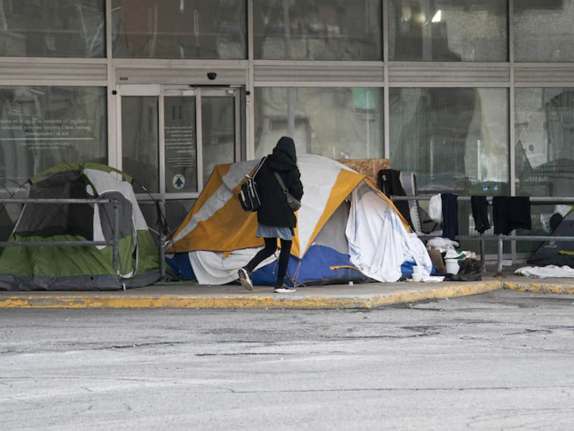 Homelessness is a year-round problem that needs lasting solutions that go beyond emergency shelters, advocates say. (Ivanoh Demers/Radio-Canada - image credit)