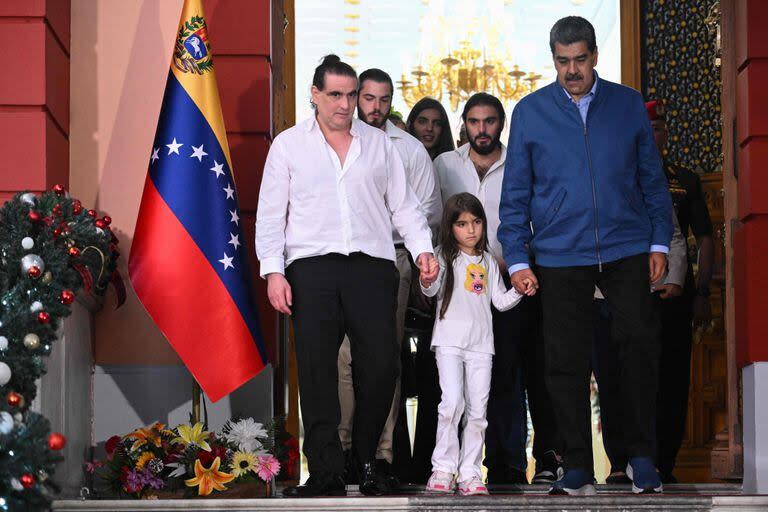 Alex Saab y Nicolás Maduro, en el Palacio de Miraflores, en Caracas. (Federico Parra / AFP)