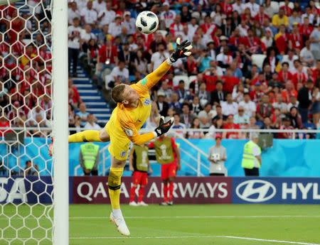 El portero inglés Jordan Pickford no logra atajar un disparo del delantero belga Adnan Januzaj en su encuentro por el grupo G de la Copa del Mundo de la FIFA en Kaliningrado, Rusia, jun 28, 2018. REUTERS/Mariana Bazo