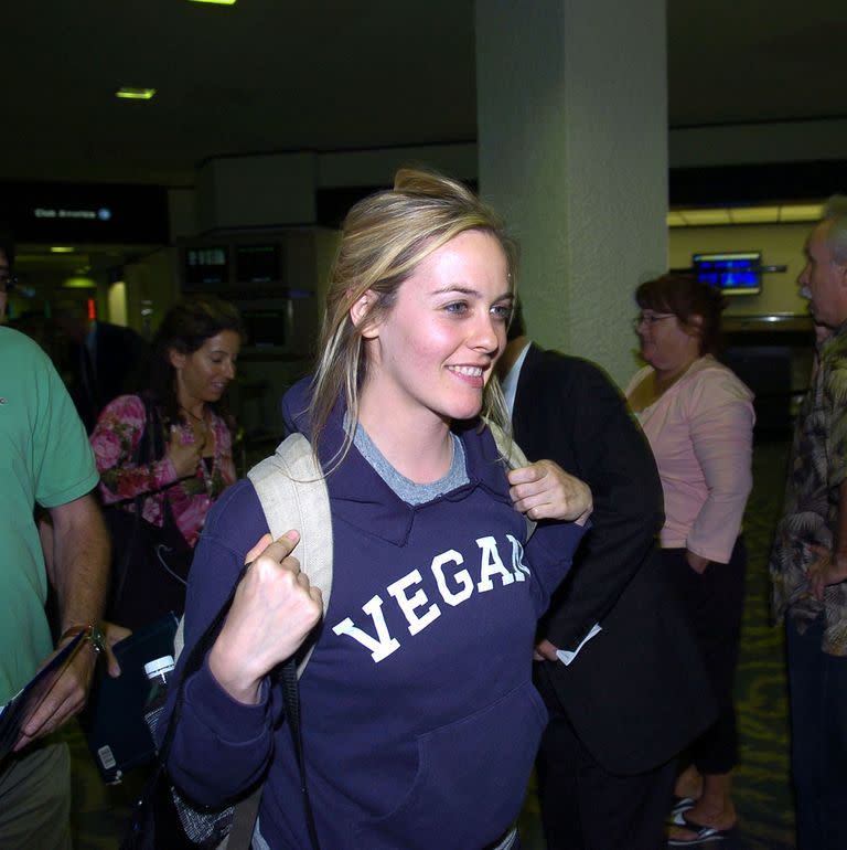 Celebrities at the Airport in the Early 2000s: The Photos