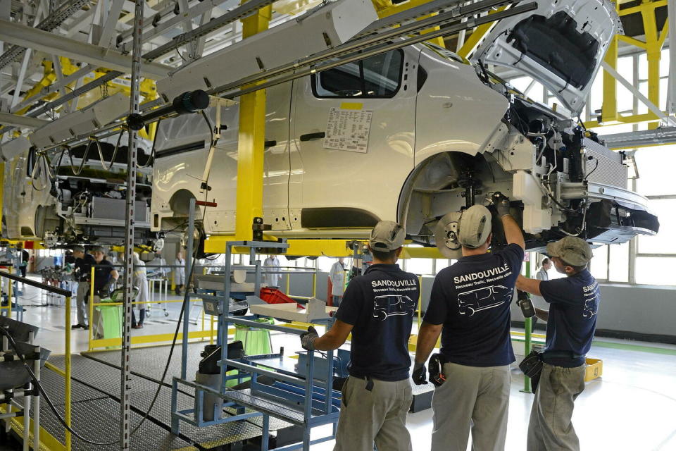 L'usine de Sandouville, qui produisait autrefois les voitures haut de gamme de Renault, fabrique depuis 2014 des véhicules utilitaires légers comme le Trafic.  - Credit:WITT/SIPA / SIPA