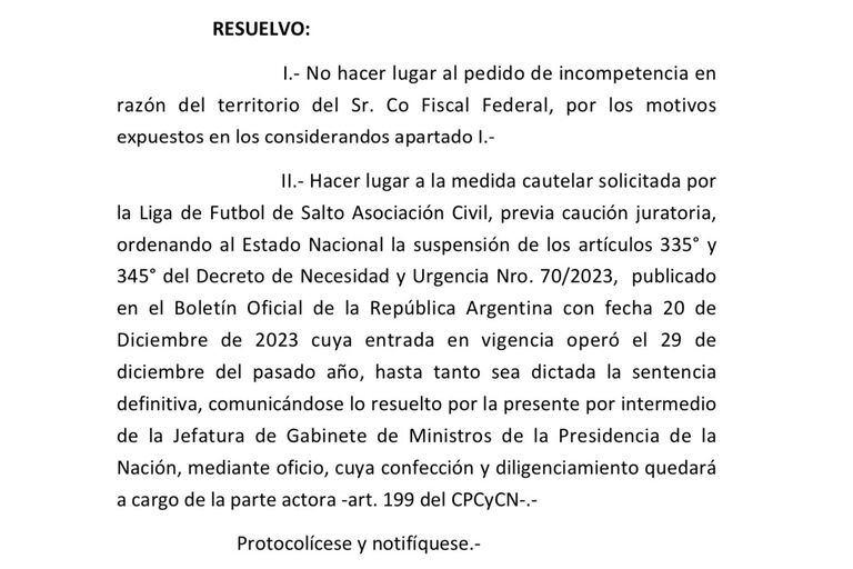 Medida cautelar que suspende los artículos del DNU 70/2023 que hacen referencia a las SAD, solicitada por la Liga de Fútbol de Salto Asociación Civil. 