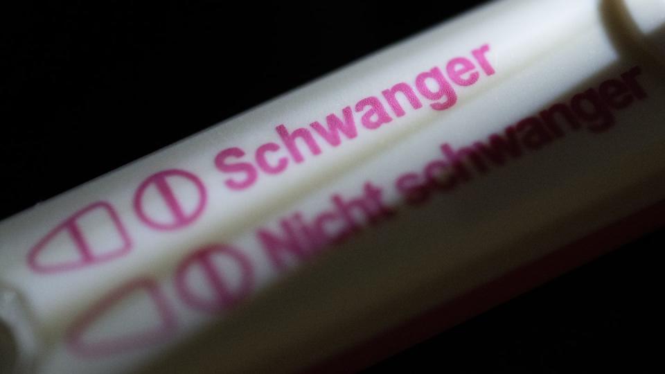 Bußgeld für Abtreibungsgegner soll Schwangere schützen (Bild: dpa)