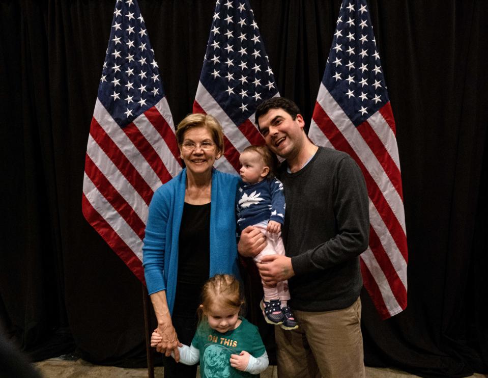 Democratic Presidential hopeful Massachusetts Senator Elizabeth Warren (L) poses with supporters during a rally March 3, 2020 in Detroit, Michigan at the Detroit Kitchen Connect on Super Tuesday. (Photo by SETH HERALD / APF / AFP) (Photo by SETH HERALD/APF/AFP via Getty Images)