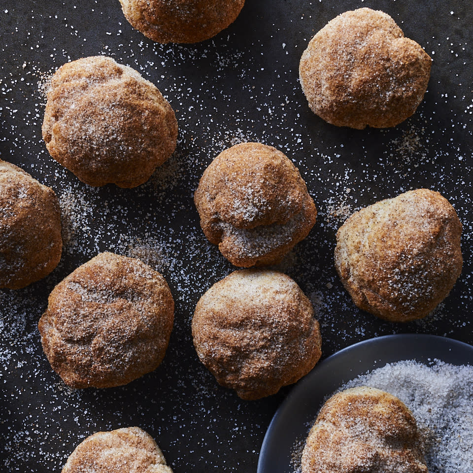 Air-Fryer Cinnamon-Cake Doughnut Holes