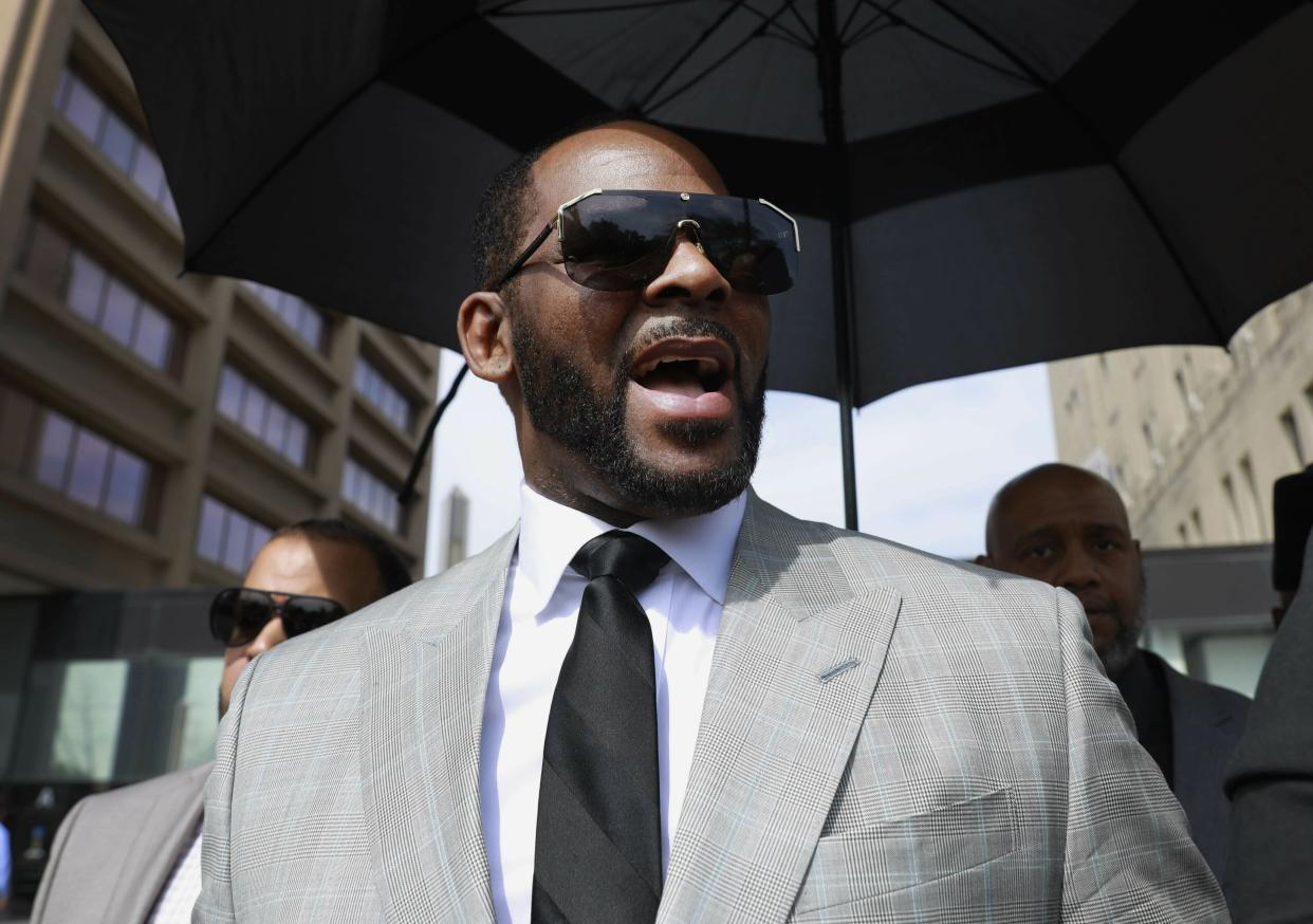 R&B; singer R. Kelly leaves the Leighton Criminal Court building in Chicago on June 6, 2019. 