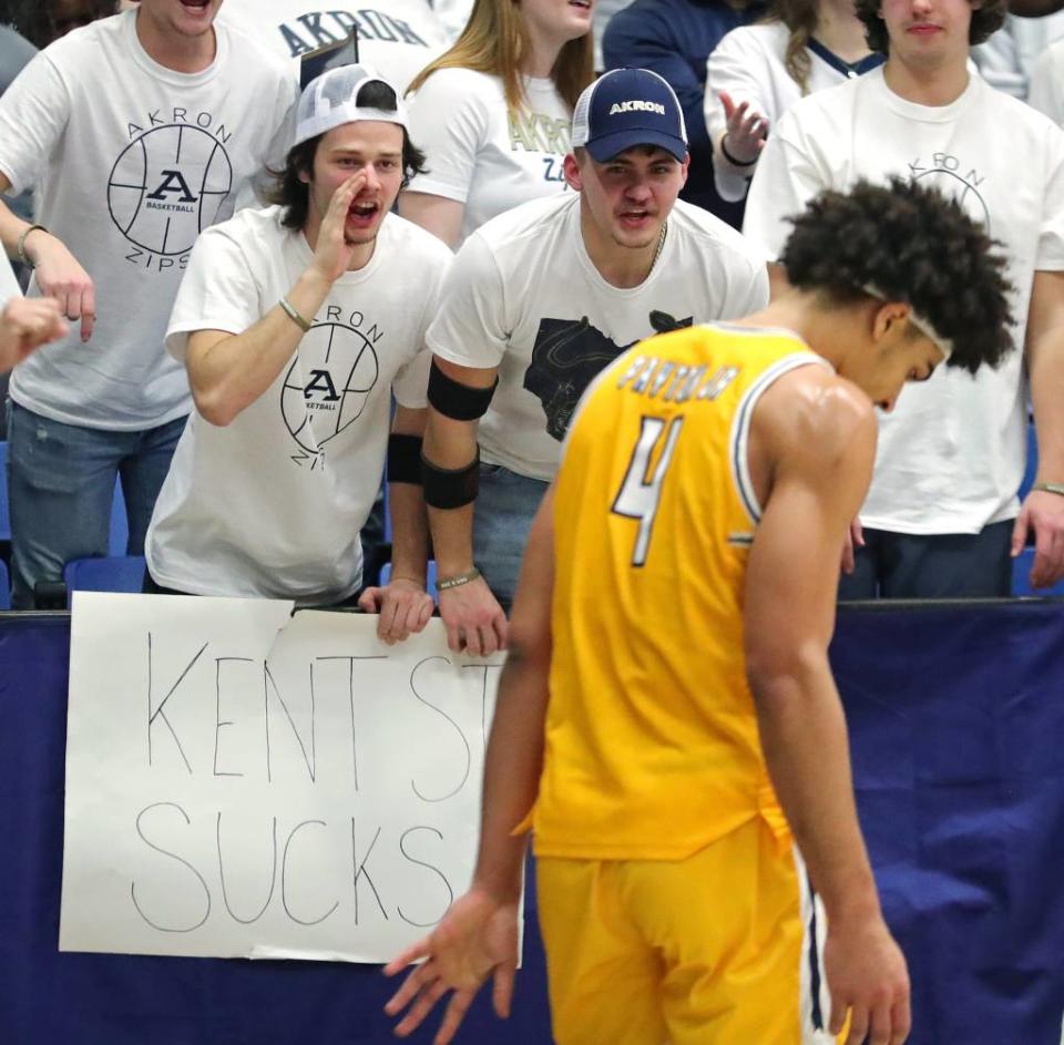 Akron Zips fans heckle Kent State Golden Flashes forward Chris Payton Jr. (4) during a stop in action during the second half. Jeff Lange / USA TODAY NETWORK