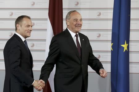 Latvian President Andris Berzins welcomes European Council President Donald Tusk (L) at the Eastern Partnership Summit in Riga, Latvia, May 21, 2015. REUTERS/Ints Kalnins