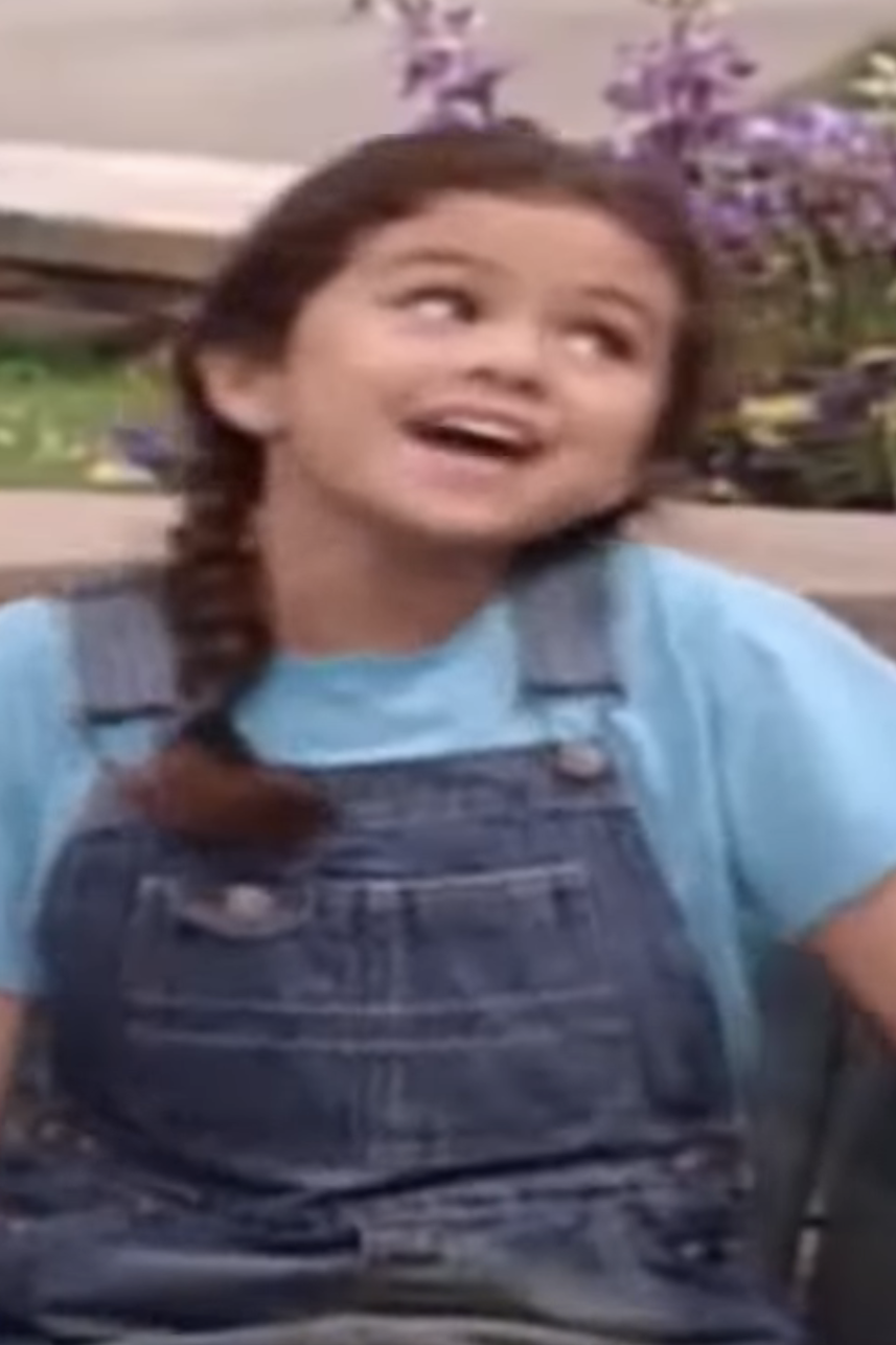 A young Selena Gomez wearing overalls in an episode of 