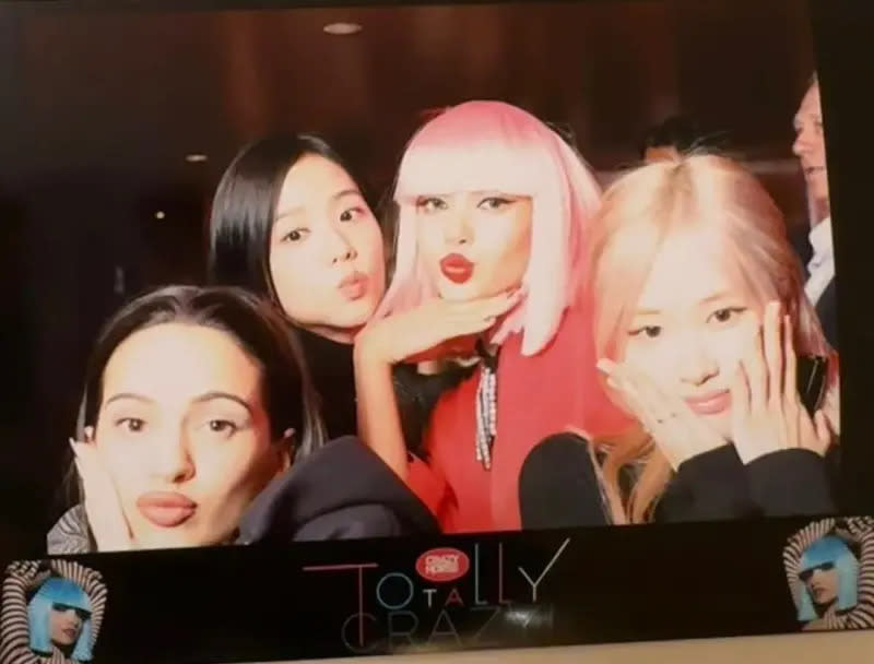 ▲BLACKPINK成員Jisoo、Rosé也在巴黎，順道去欣賞Lisa的瘋馬秀表演。（圖／翻攝 rosalia.vt IG）