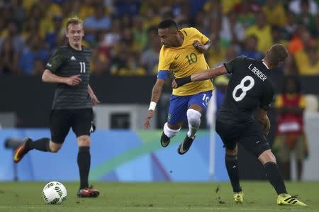 2016 Rio Olympics - Soccer - Final - Men's Football Tournament Gold Medal Match Brazil vs Germany - Maracana - Rio de Janeiro, Brazil - 20/08/2016. Neymar (BRA) of Brazil in action with Lars Bender (GER) of Germany. REUTERS/Marcos Brindicci