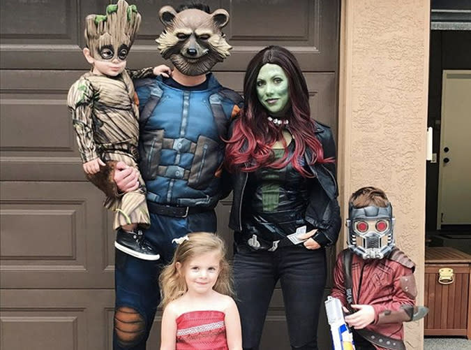 24 Family Halloween Costumes Everyone Can Get In On